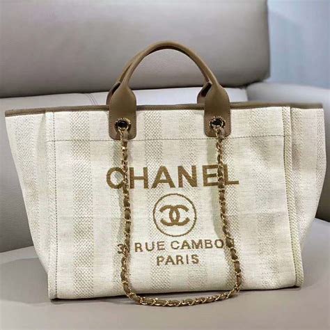 shopper chanel tessuto tecnico|Chanel leather bag texture.